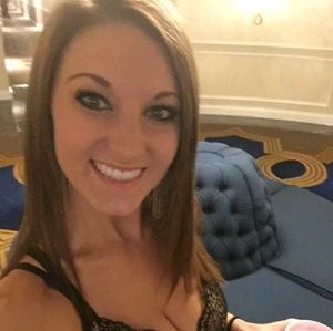 Meet your Posher, Laurie